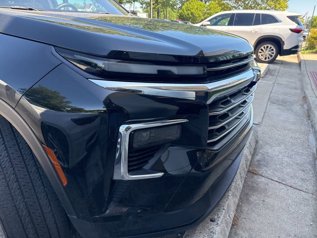 Used 2025 Chevrolet Traverse LT FWD image 4