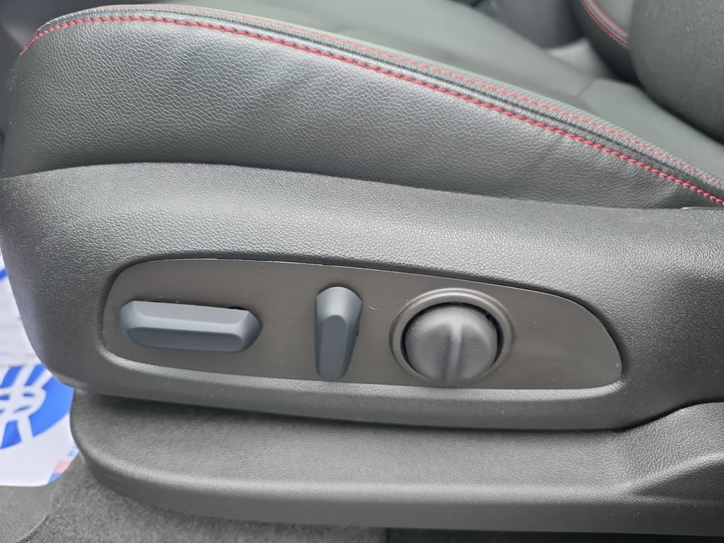 Used 2022 Chevrolet Equinox RS w/ LPO, Floor Liner Package FWD image 13
