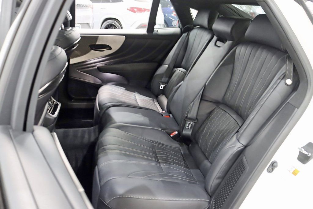 Used 2022 Lexus LS 500h AWD w/ Luxury Package image 33