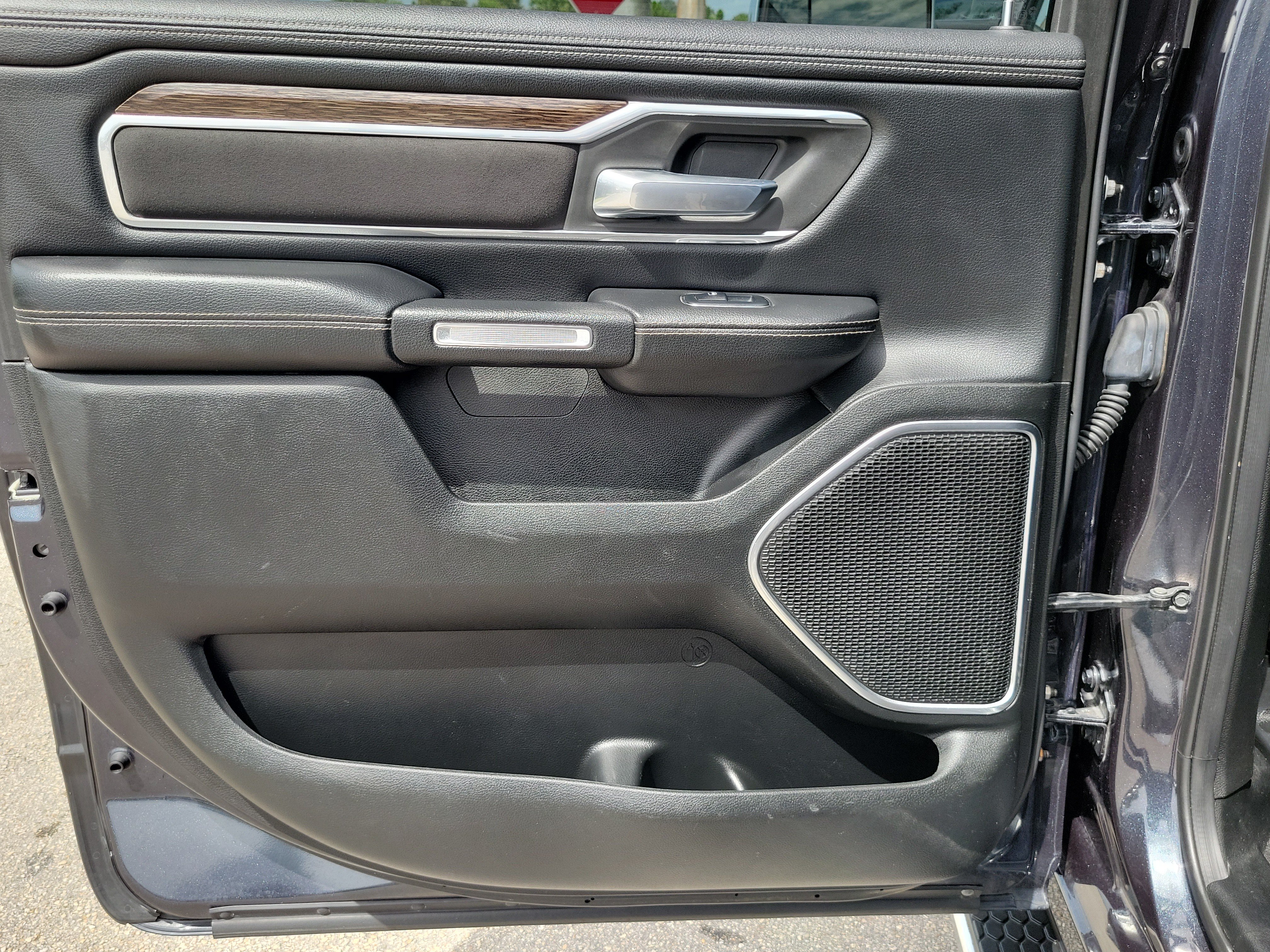 Used 2019 RAM 1500 Laramie AWD/4WD image 24
