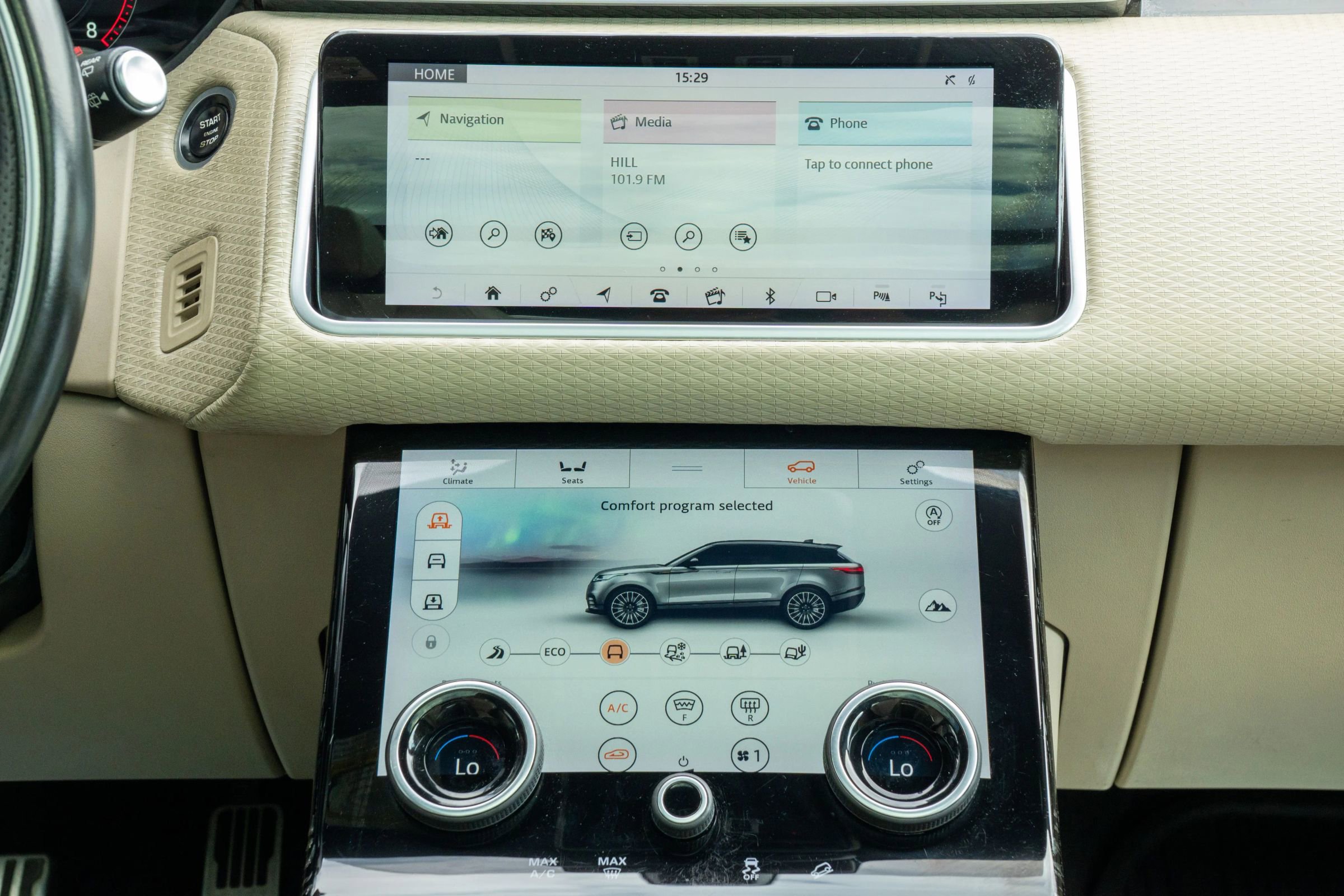 Used 2019 Land Rover Range Rover Velar R-Dynamic SE image 17