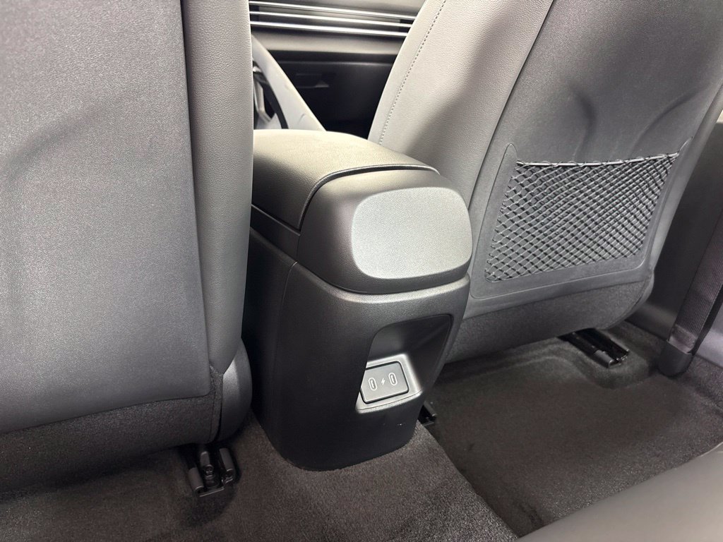 New 2026 Hyundai Elantra Limited FWD image 25