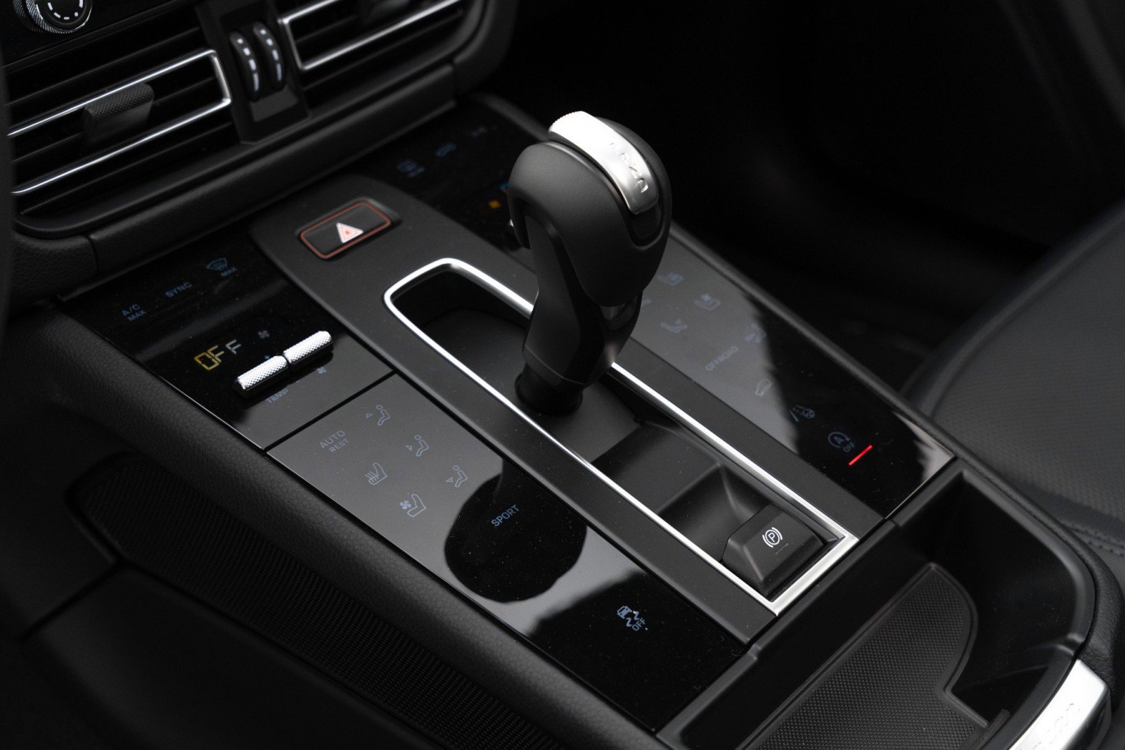 New 2025 Porsche Macan image 25