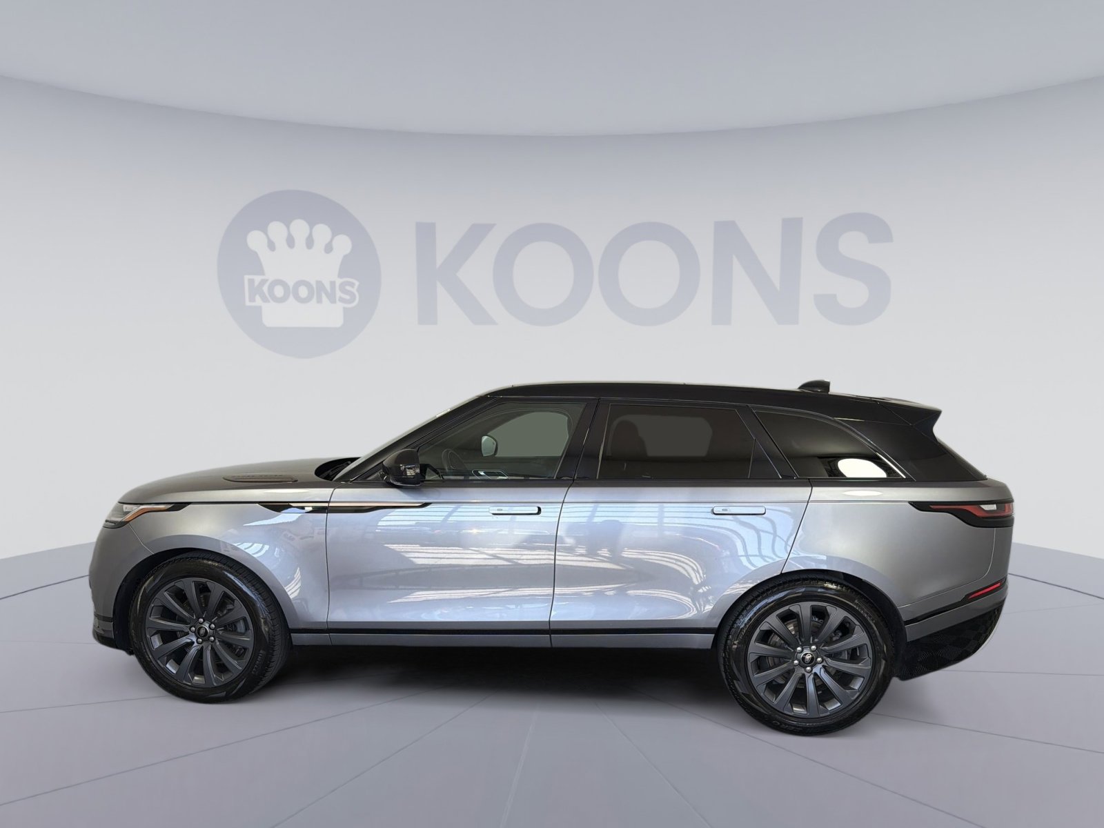 Used 2023 Land Rover Range Rover Velar R-Dynamic S image 2