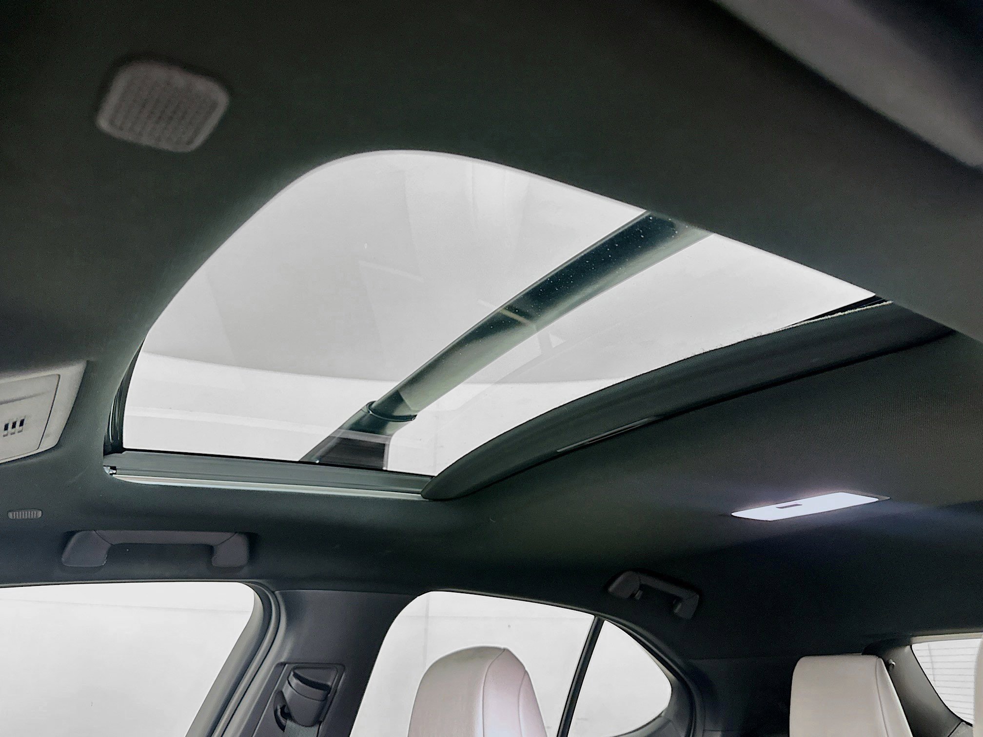 Used 2023 Lexus UX 250h FWD image 24