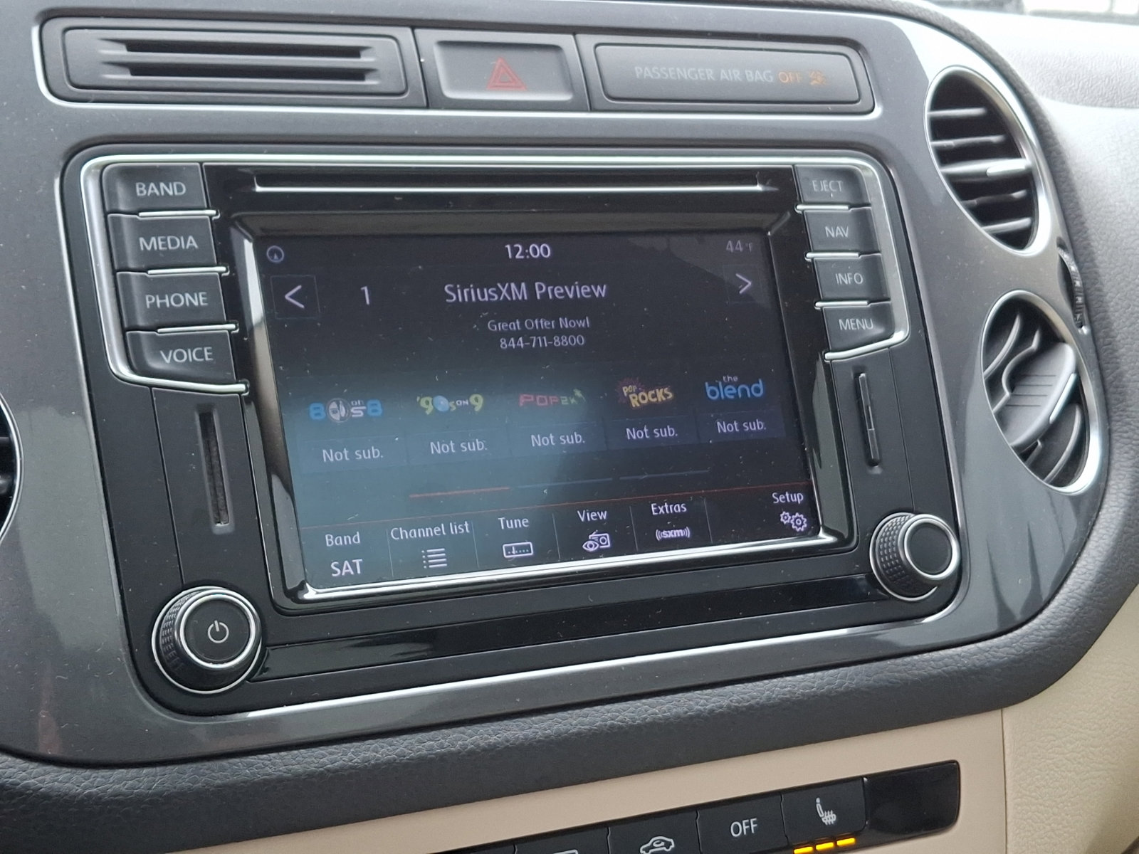 Used 2016 Volkswagen Tiguan SE image 16