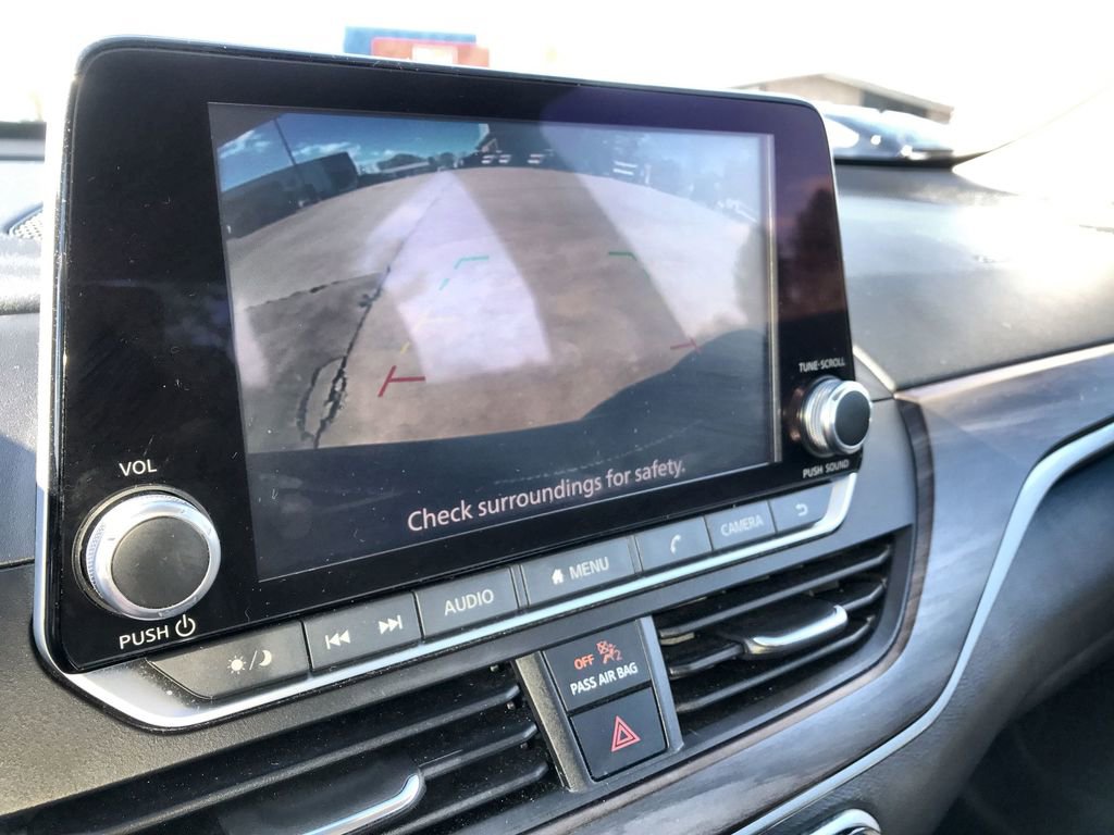 Used 2024 Nissan Altima 2.5 SV FWD image 16