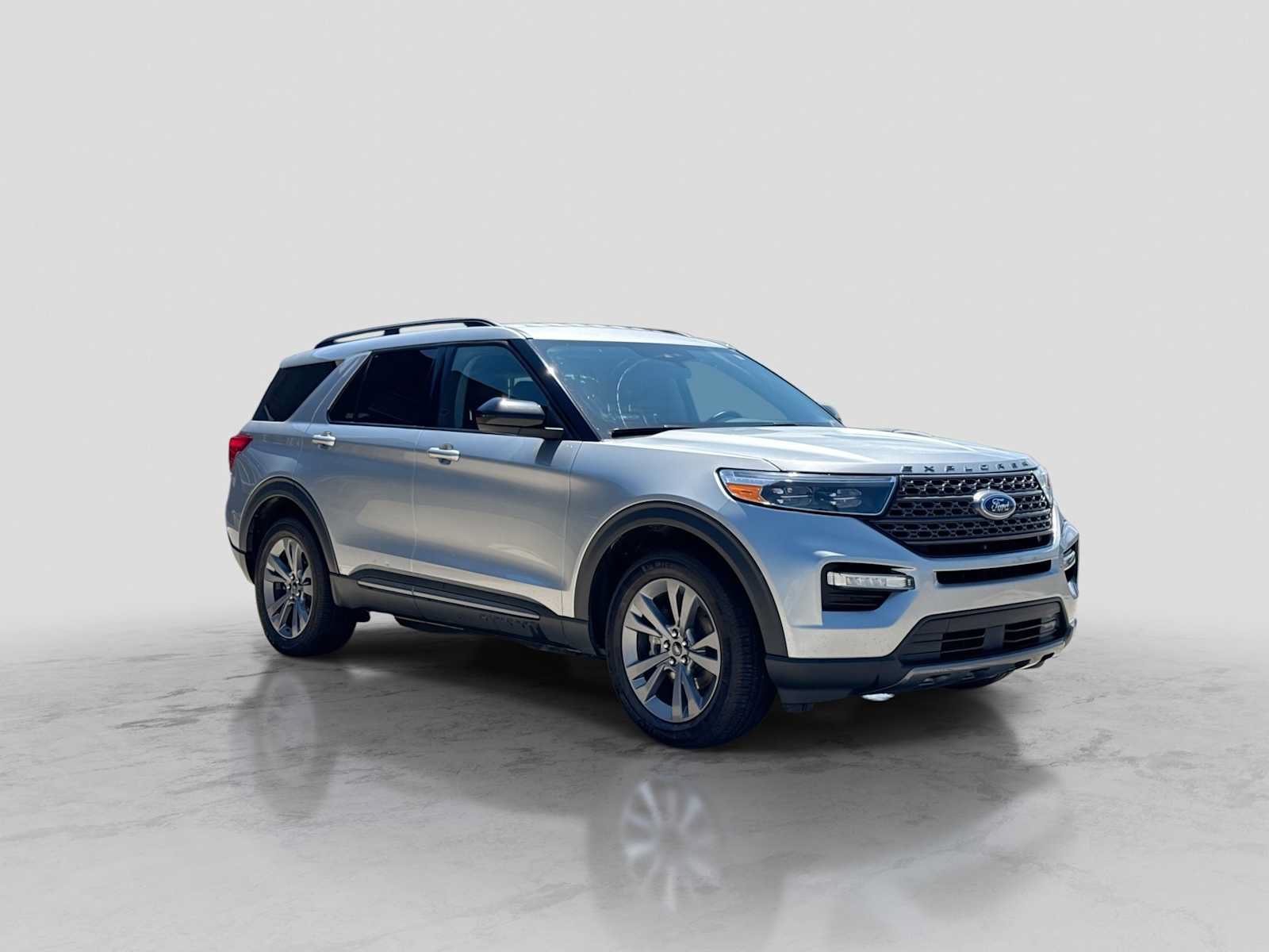 Used 2022 Ford Explorer XLT w/ Equipment Group 202A AWD/4WD image 8