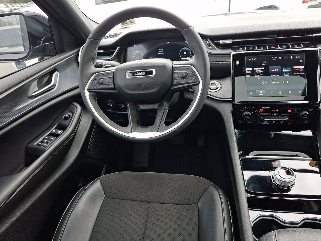 Used 2023 Jeep Grand Cherokee Altitude image 21