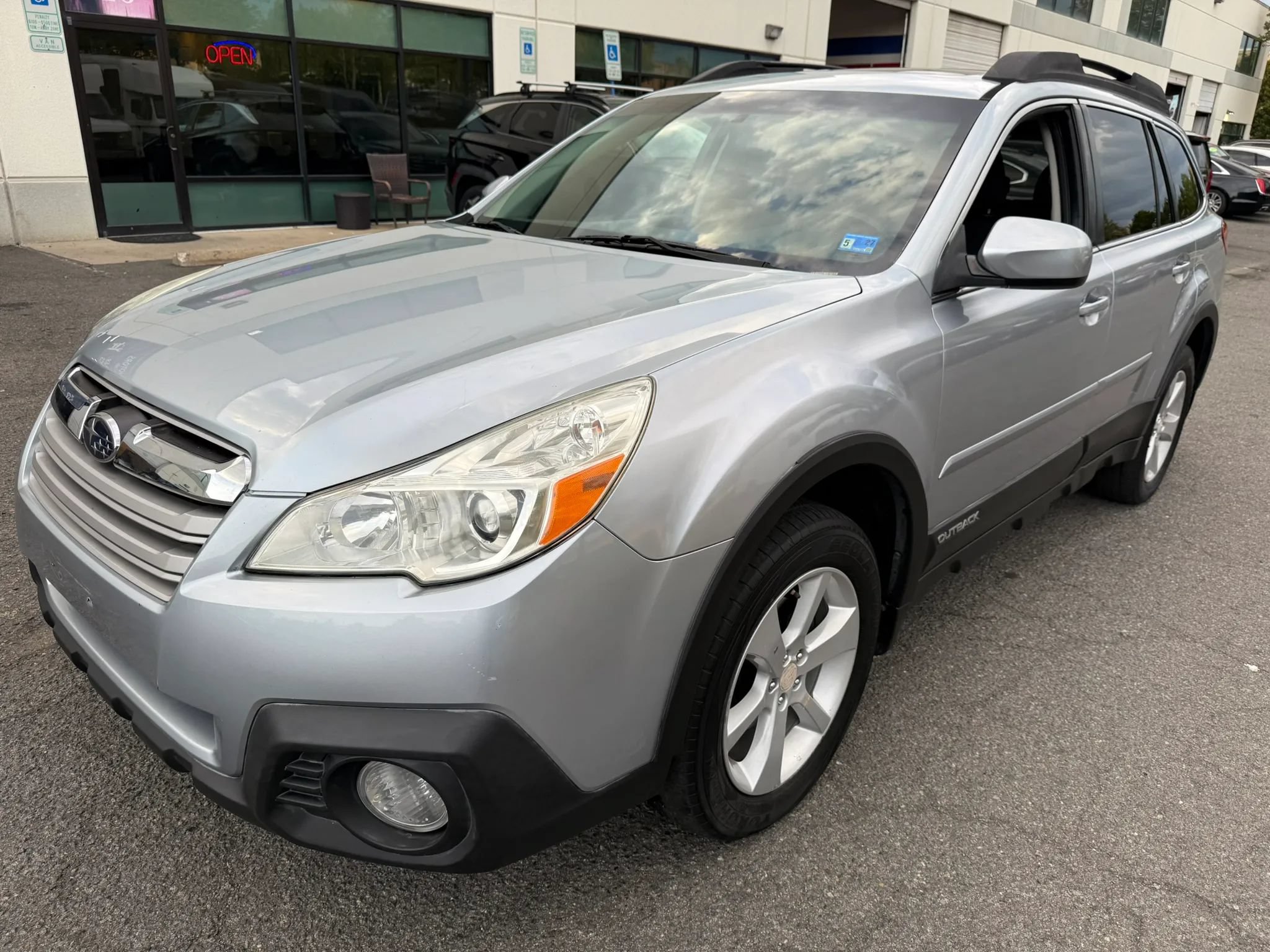 Used 2014 Subaru Outback 2.5i Premium w/ Moonroof Package AWD/4WD image 11