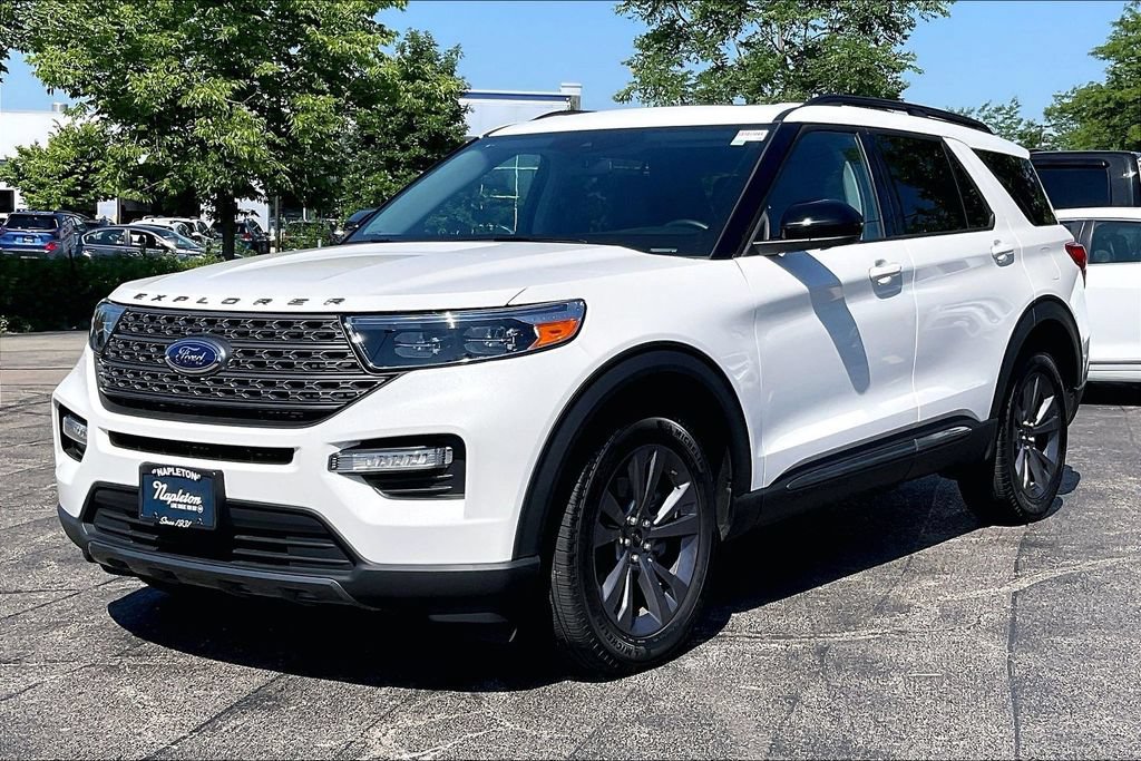 Used 2024 Ford Explorer XLT w/ Equipment Group 202A AWD/4WD image 14