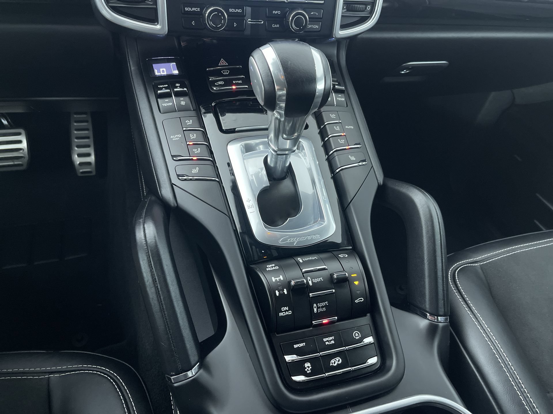 Used 2016 Porsche Cayenne GTS AWD/4WD image 21
