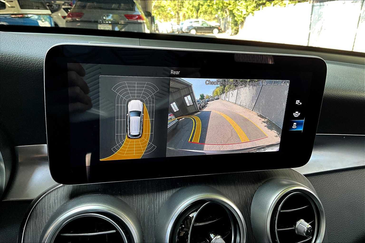 Used 2021 Mercedes-Benz GLC 300 4MATIC image 24