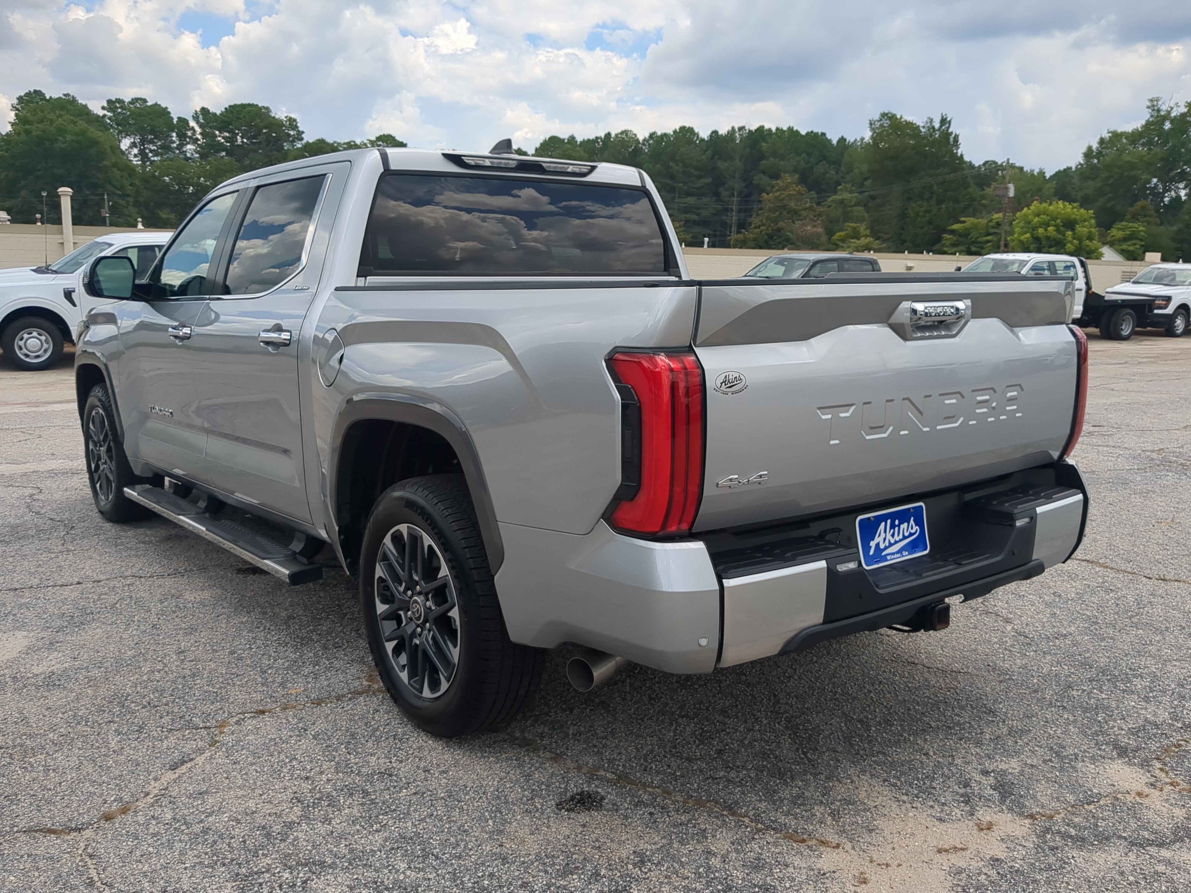 Used 2024 Toyota Tundra Limited w/ Power Package AWD/4WD image 5
