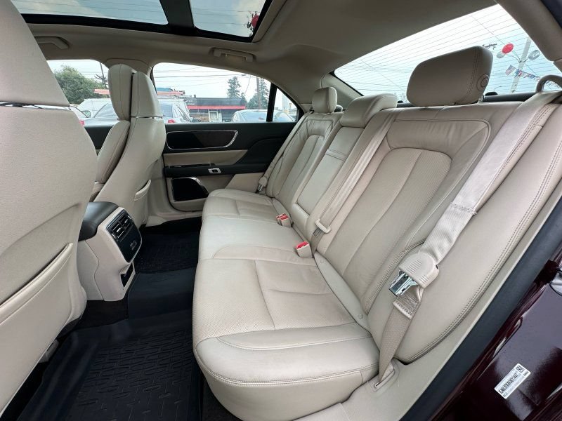 Used 2019 Lincoln Continental Select w/ Continental Climate Package AWD/4WD image 14