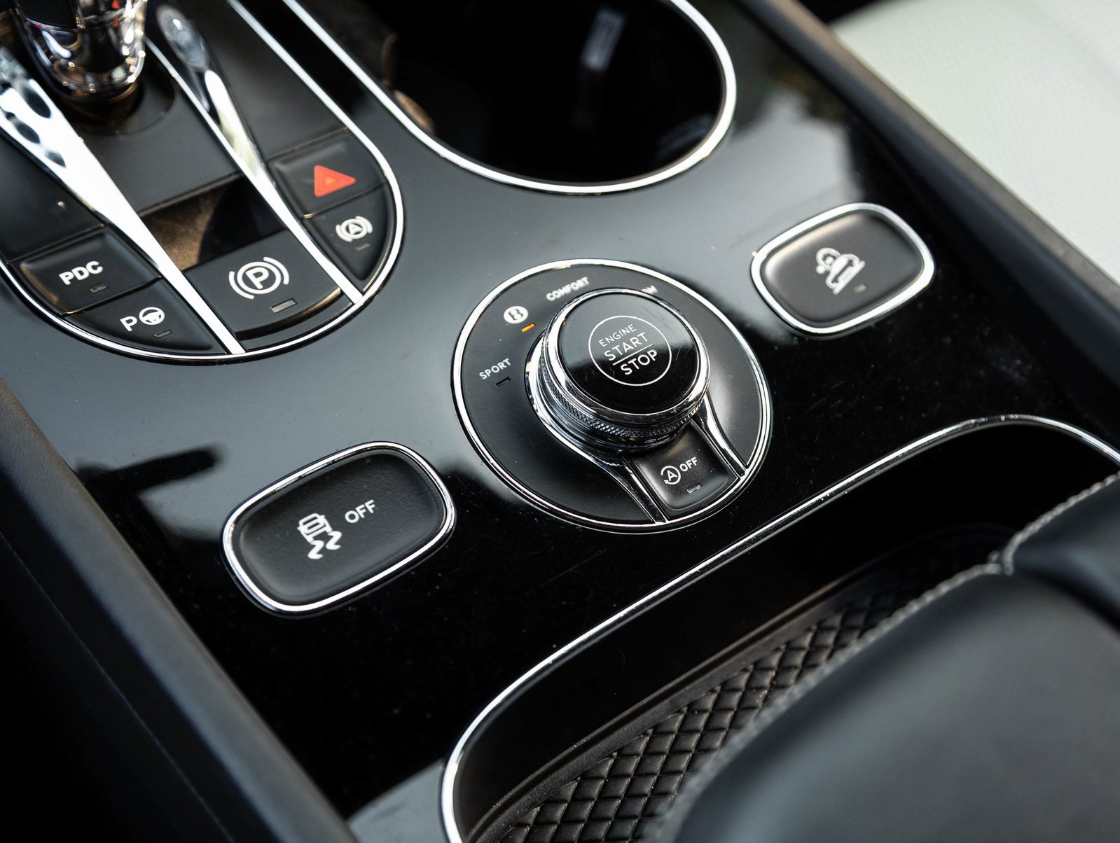 Used 2021 Bentley Bentayga image 24