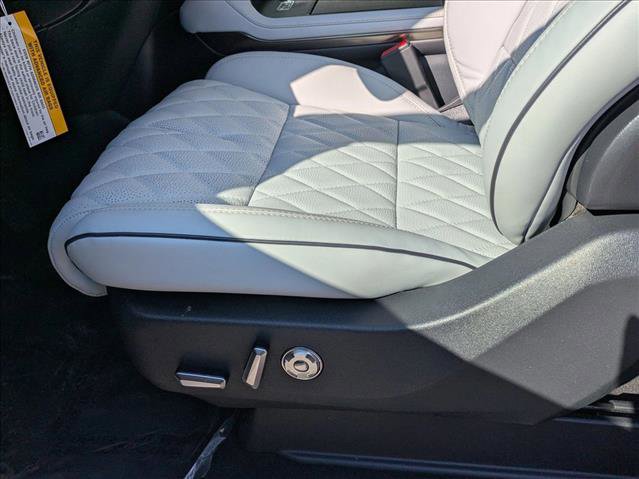 New 2025 Lincoln Navigator L Black Label image 4