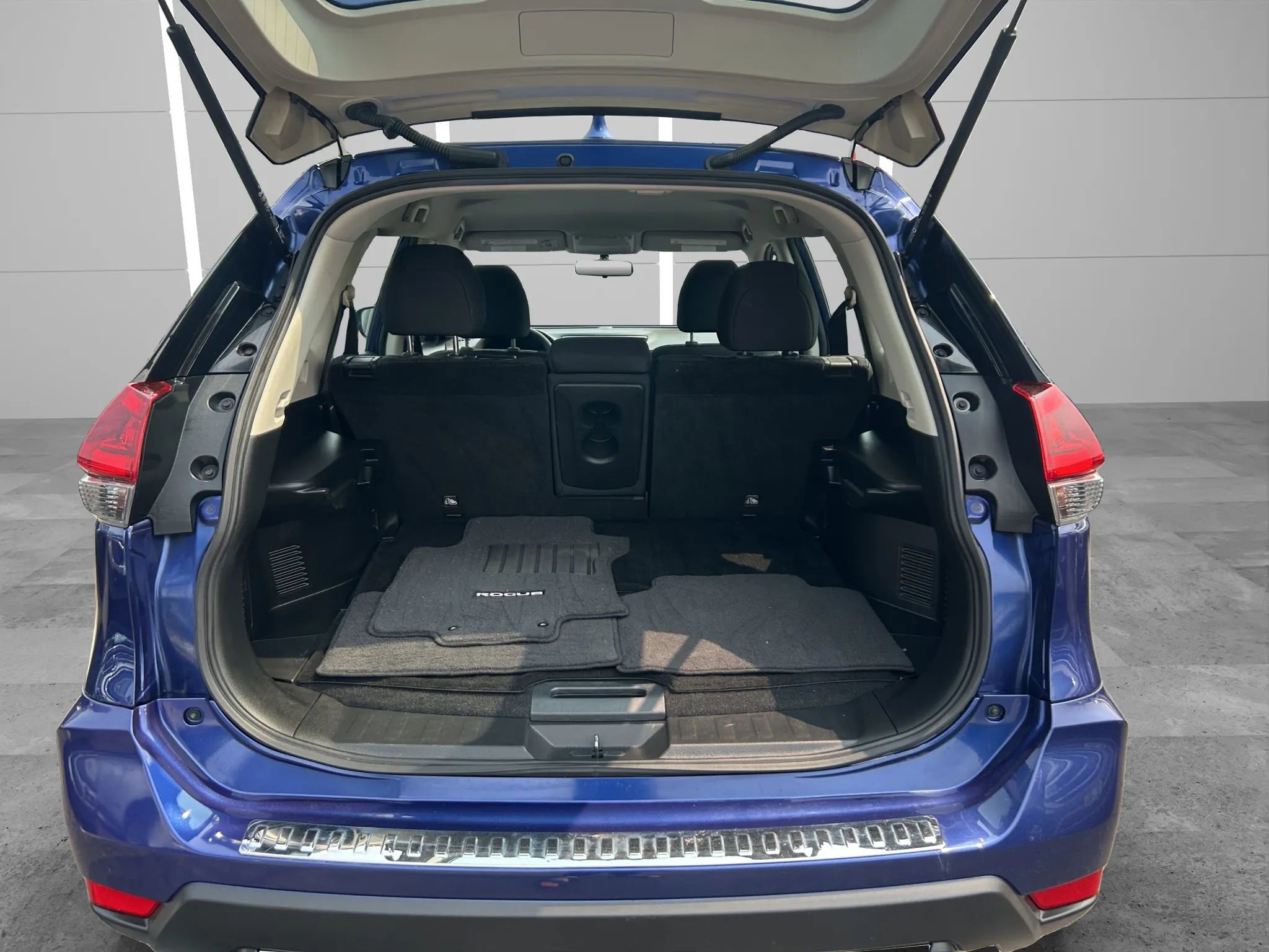 Used 2018 Nissan Rogue S image 10