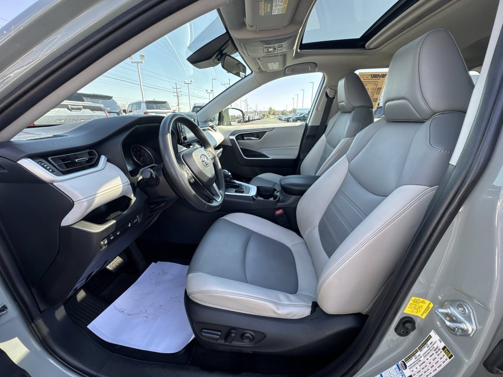 Used 2021 Toyota RAV4 XLE Premium AWD/4WD image 17