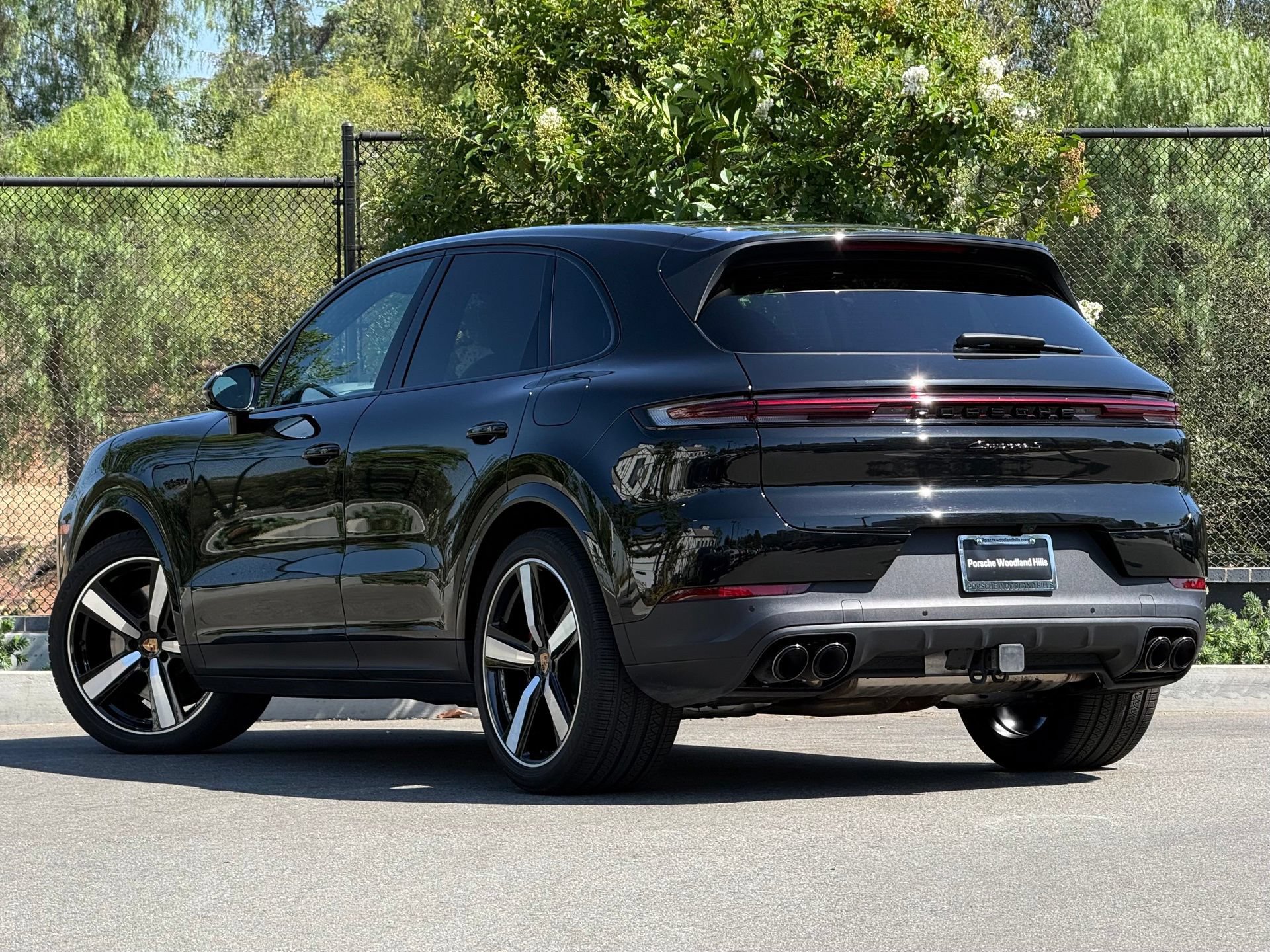 Used 2025 Porsche Cayenne S AWD/4WD image 3
