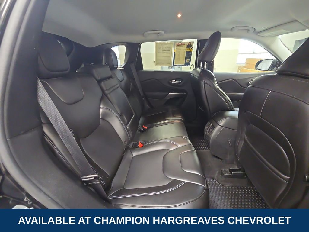 Used 2019 Jeep Cherokee Latitude Plus w/ Cold Weather Group AWD/4WD image 35