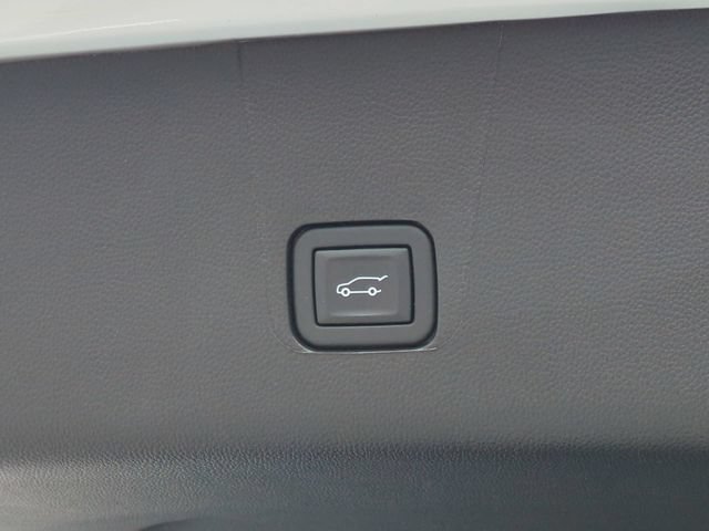 Used 2023 Chevrolet Traverse RS FWD image 15