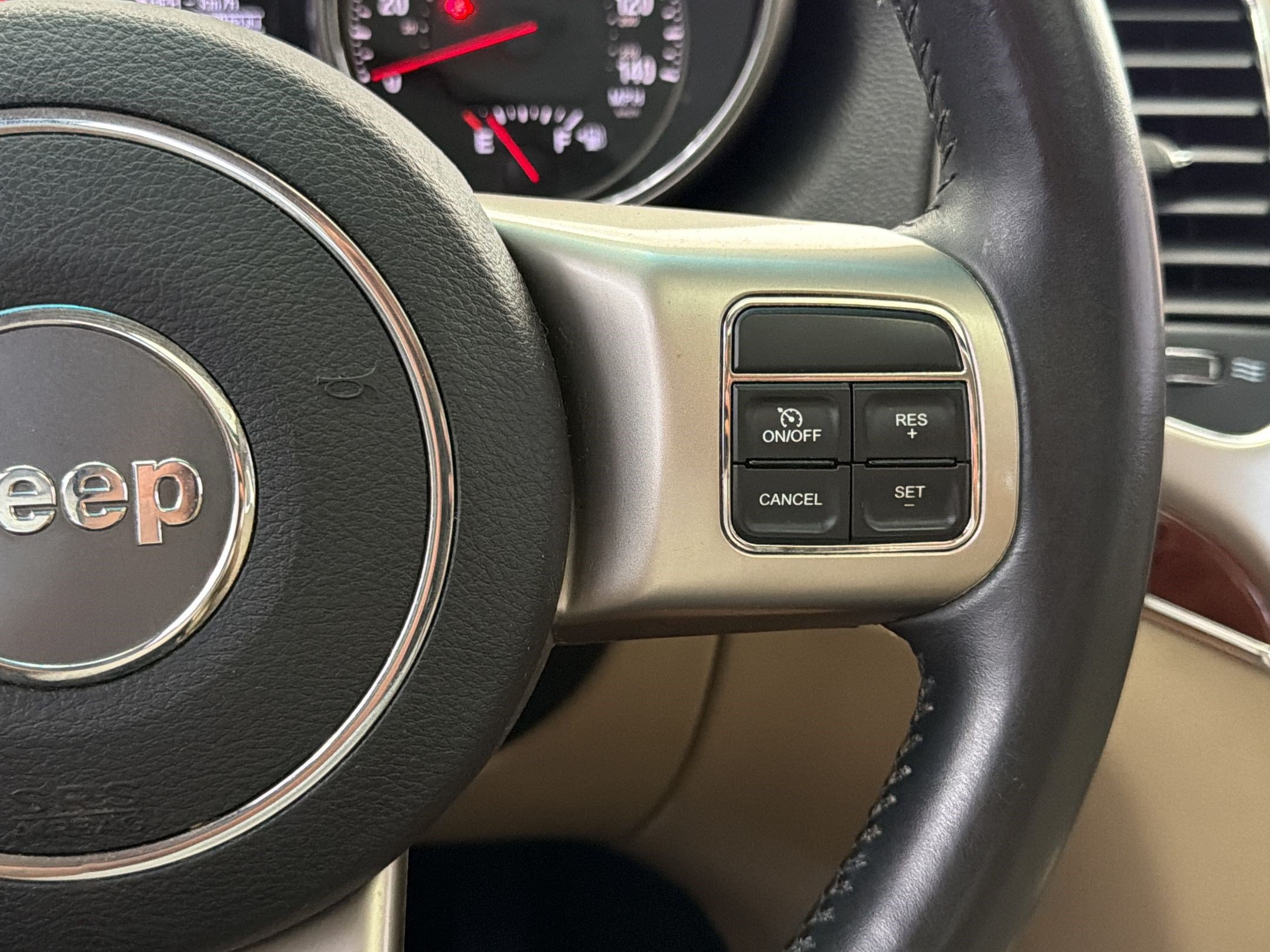 Used 2013 Jeep Grand Cherokee Limited AWD/4WD image 17