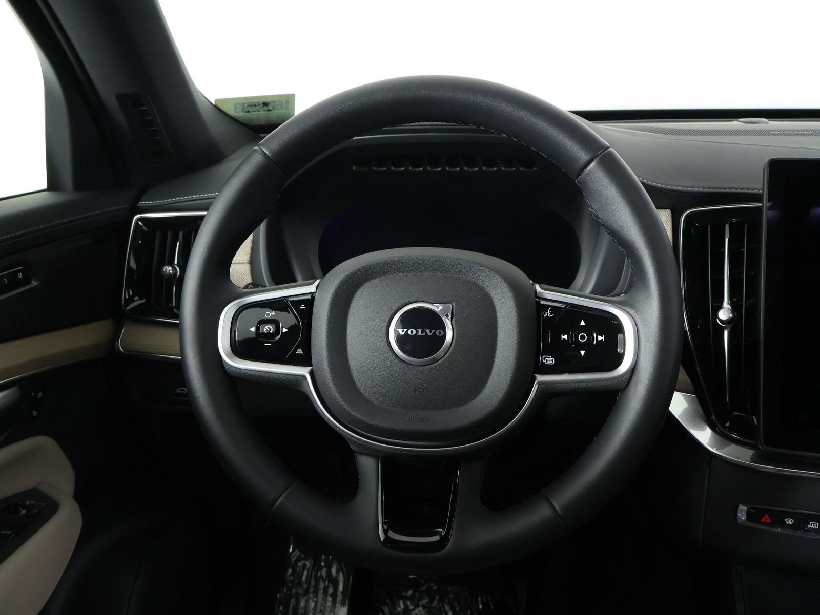 Certified 2026 Volvo XC90 B6 Plus w/ Protection Package AWD/4WD image 8
