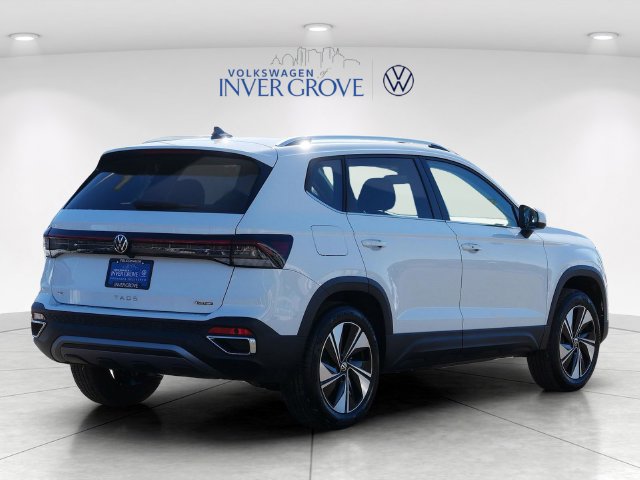 New 2026 Volkswagen Taos SE AWD/4WD image 2