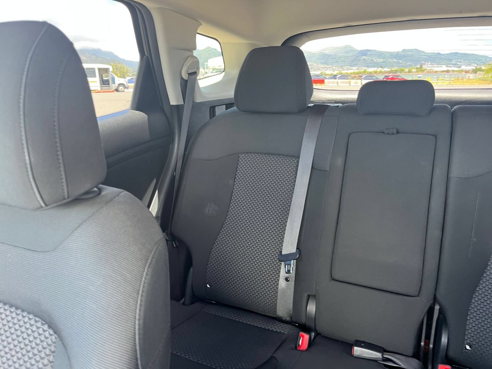 Used 2025 Kia Sportage LX FWD image 33