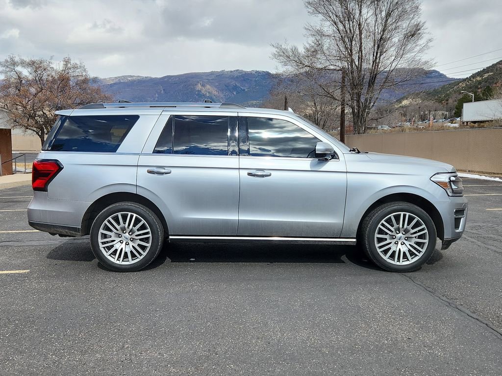 Used 2022 Ford Expedition Limited image 2