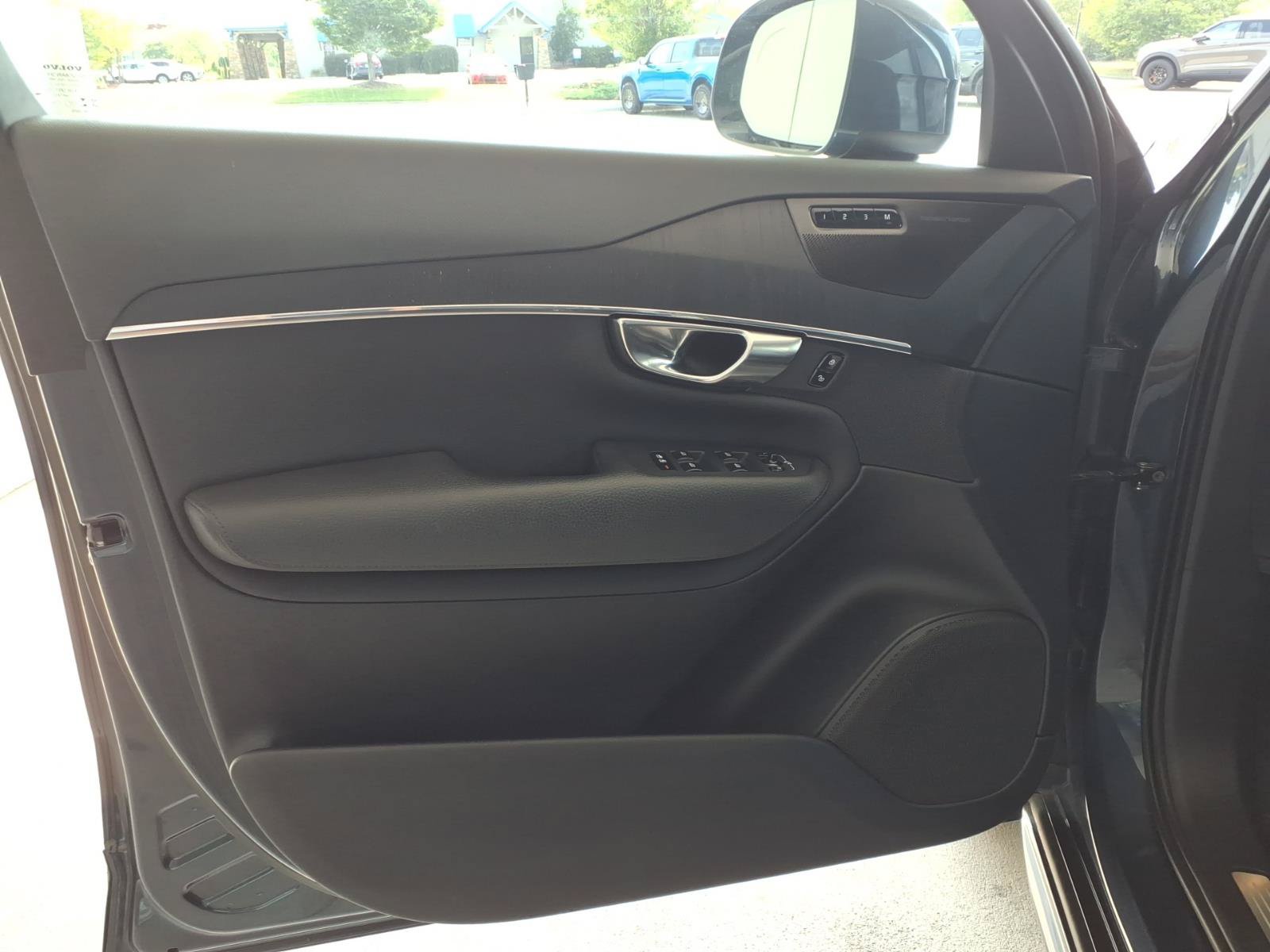 Used 2020 Volvo XC90 T6 Momentum AWD/4WD image 5
