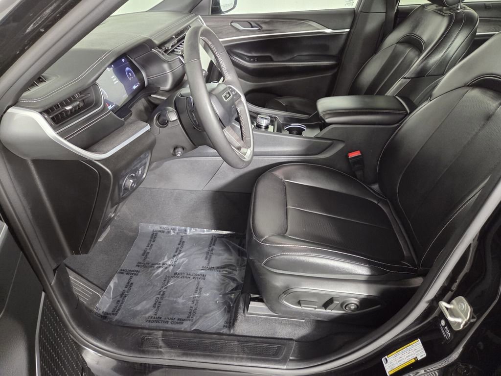 Certified 2024 Jeep Grand Cherokee L Limited w/ Luxury Tech Group II image 12