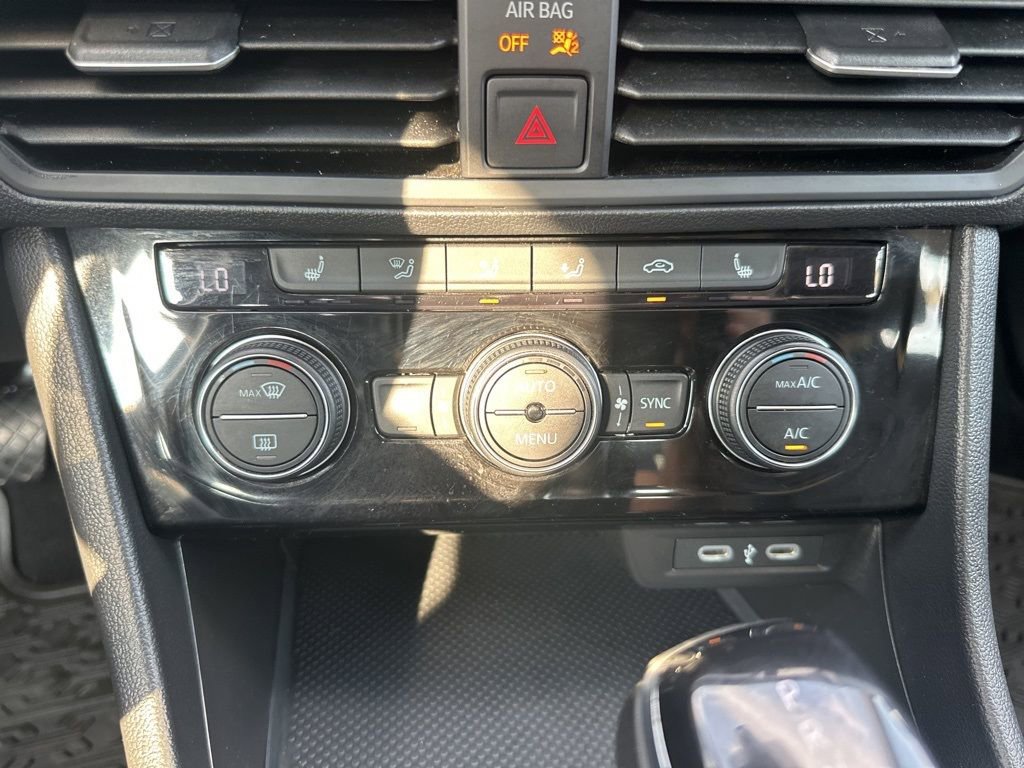 Used 2024 Volkswagen Jetta SE image 19