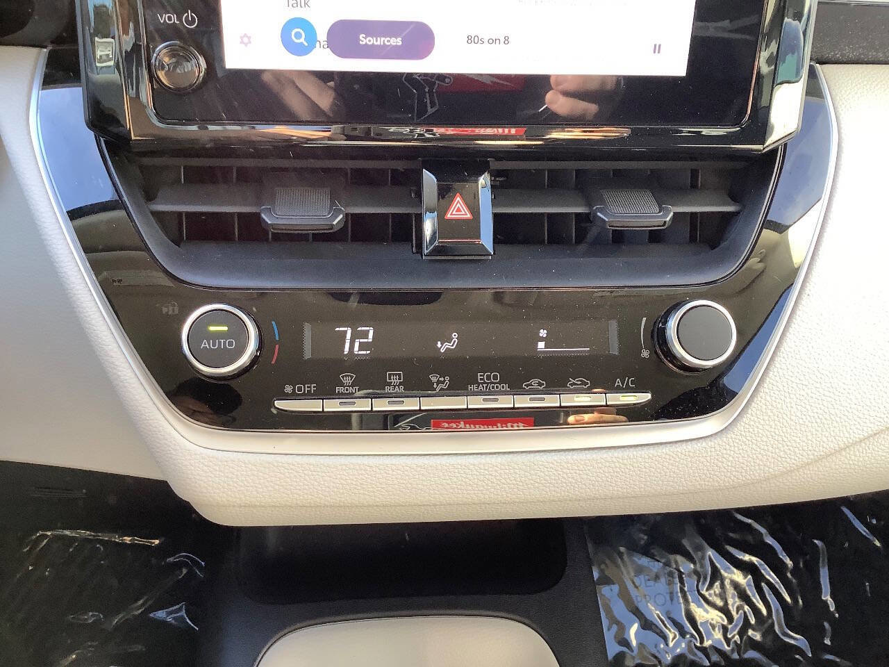 Used 2024 Toyota Corolla LE image 32