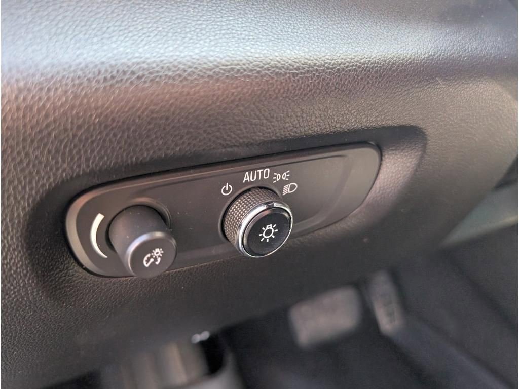 Used 2023 Chevrolet Traverse RS image 17