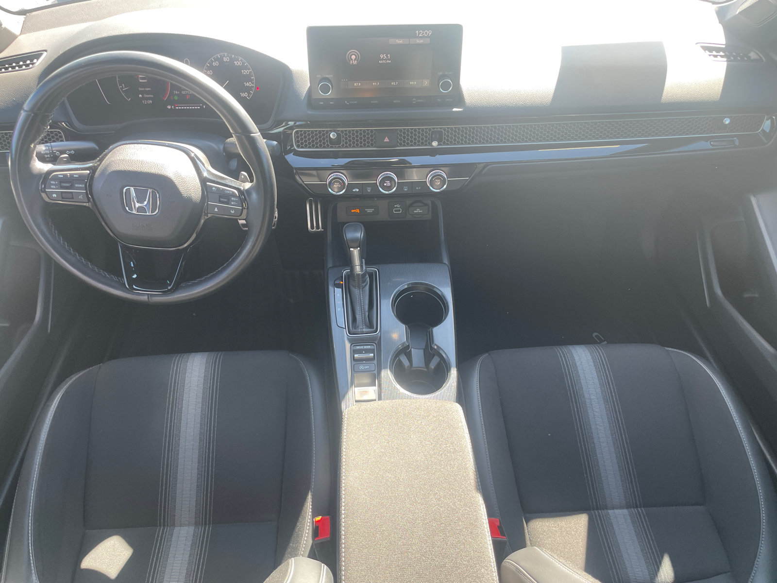 Used 2023 Honda Civic Sport image 19