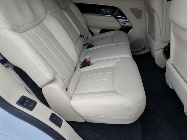 Used 2026 Land Rover Range Rover Long Wheelbase SE AWD/4WD image 17