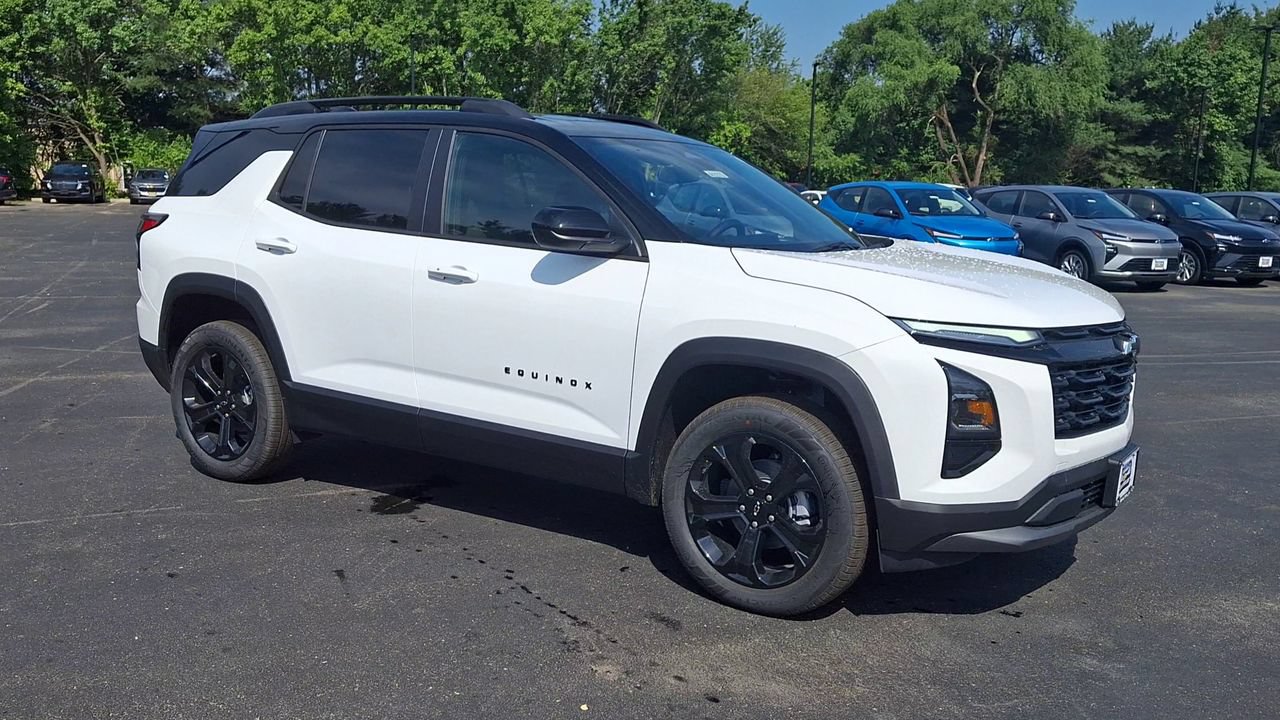 New 2026 Chevrolet Equinox LT w/ Midnight Edition FWD image 4