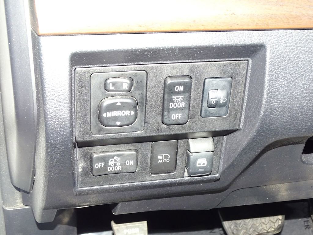 Used 2018 Toyota Tundra Limited image 19