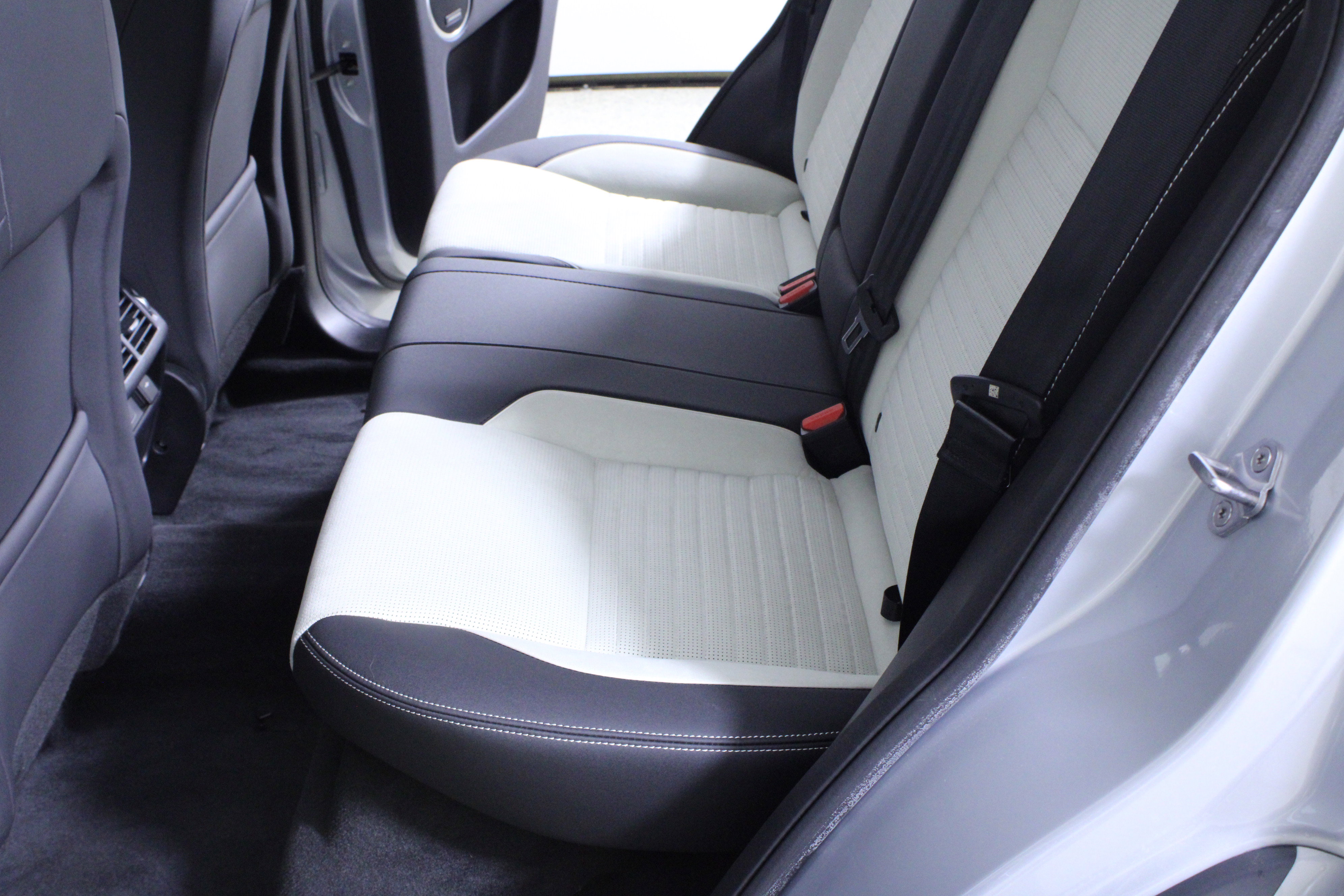 Used 2025 Land Rover Discovery Sport S image 12