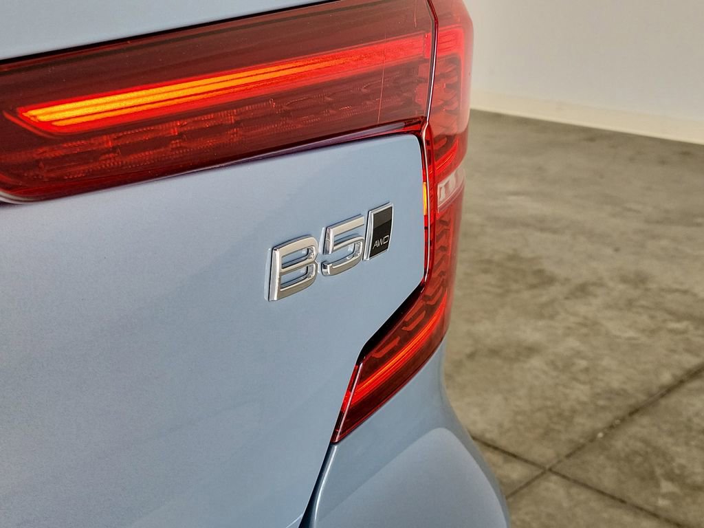 Used 2024 Volvo S60 B5 Core AWD/4WD image 8