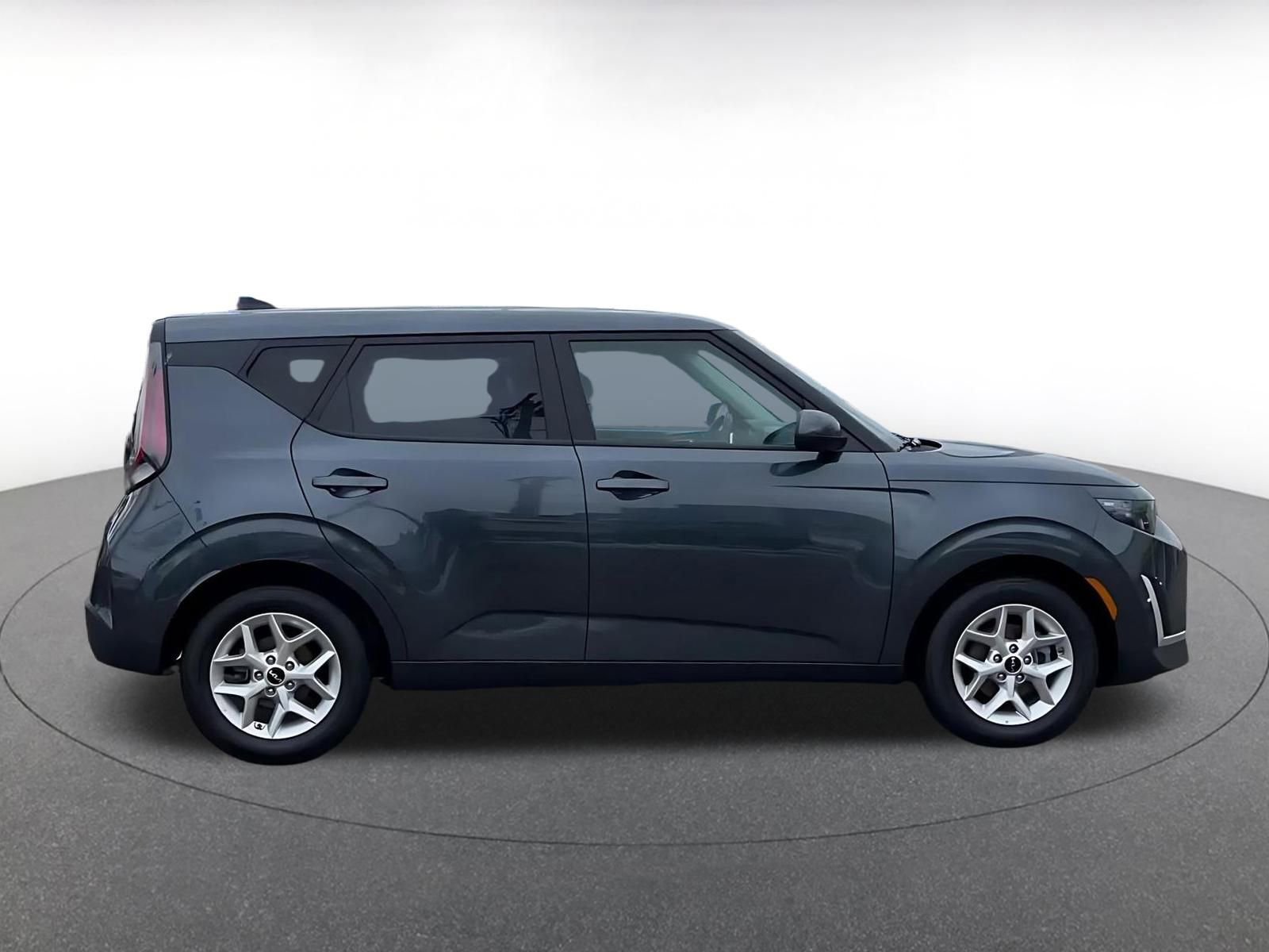Used 2025 Kia Soul LX w/ LX Technology Package image 16