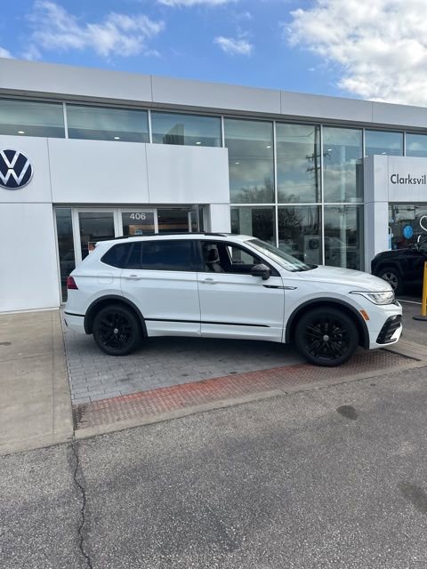 Used 2022 Volkswagen Tiguan SE R-Line image 4