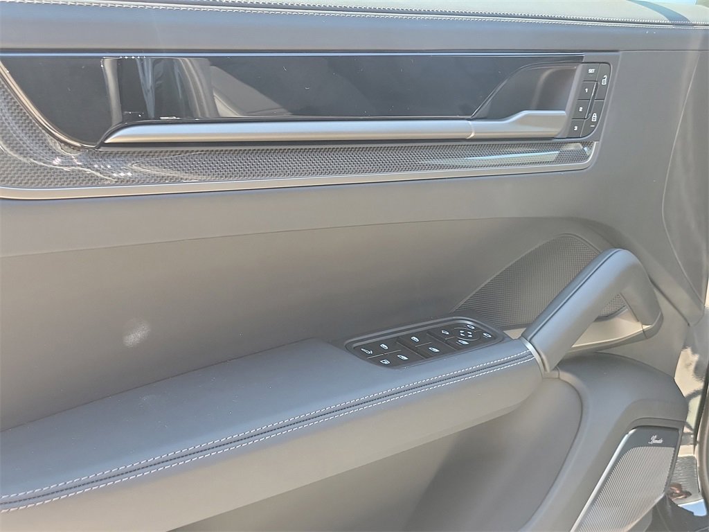 New 2026 Porsche Cayenne Turbo image 24
