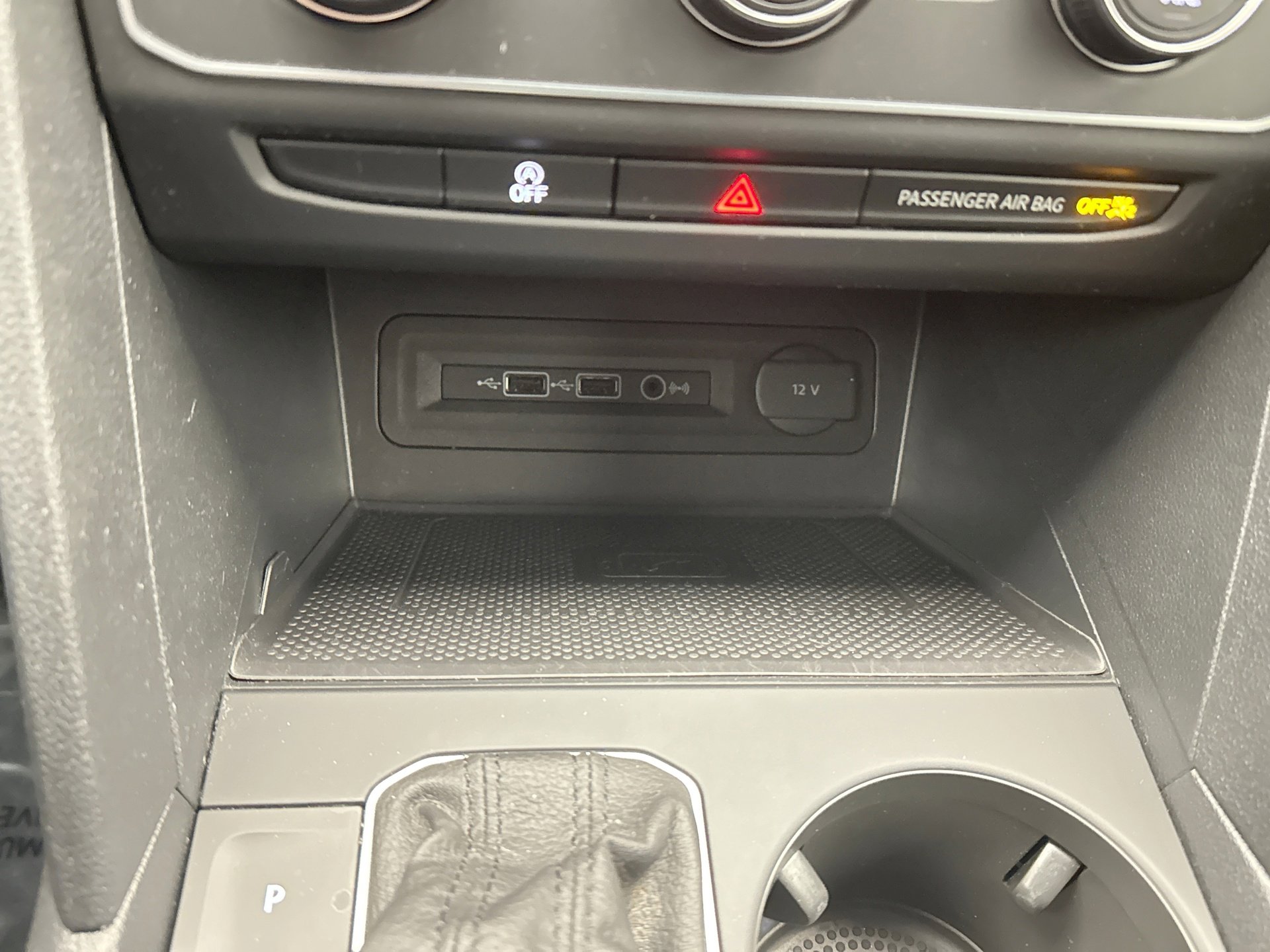 Used 2020 Volkswagen Atlas Cross Sport SE w/ Towing Package image 16