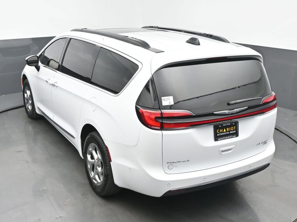 Used 2023 Chrysler Pacifica Limited AWD/4WD image 41