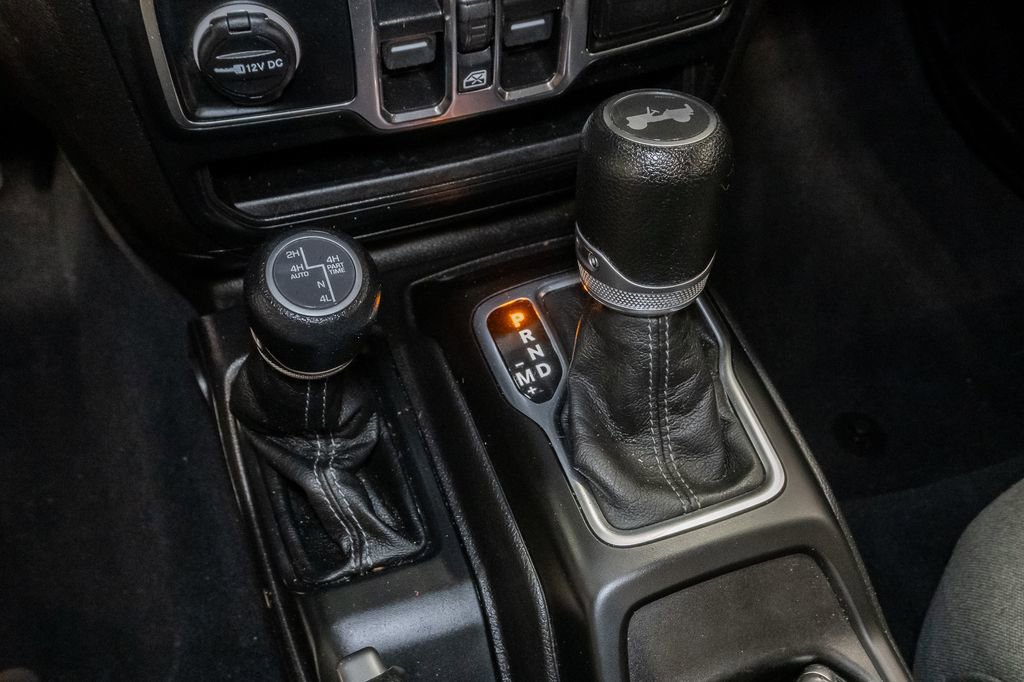 Used 2024 Jeep Wrangler Unlimited w/ Convenience Group AWD/4WD image 22