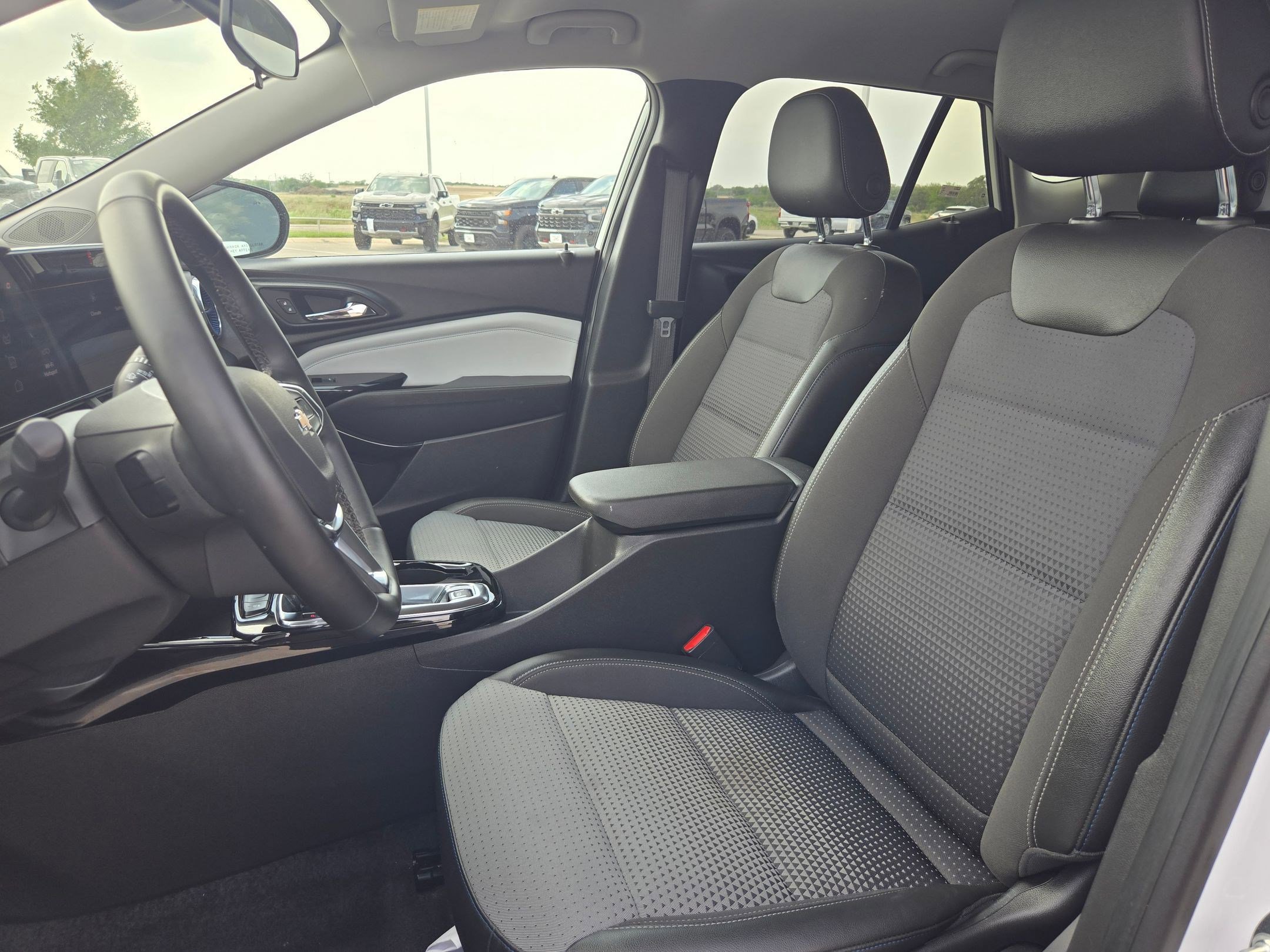 Certified 2025 Chevrolet Trax LT w/ Driver Confidence Package FWD image 10