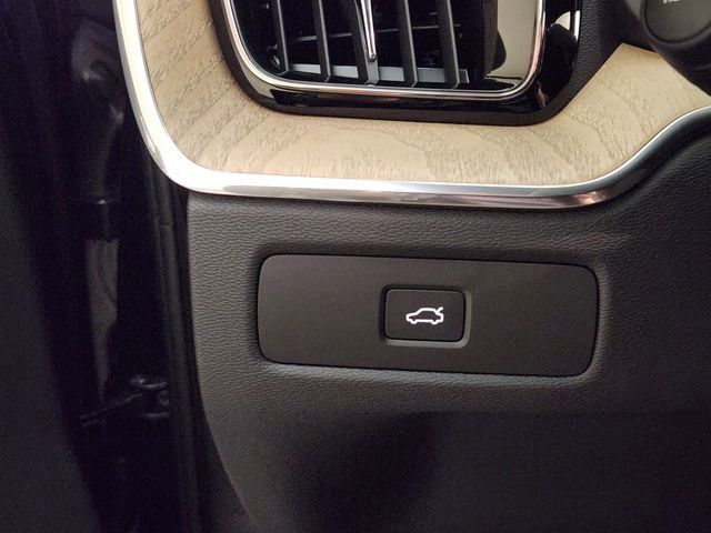 New 2026 Volvo XC60 B5 Plus w/ Protection Package Premier image 22